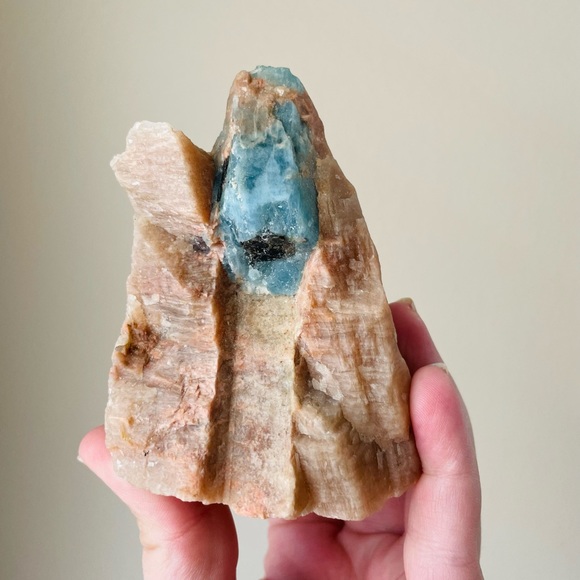 Emerald - Picture 2 of 11